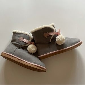 Pom Pom Boots Grey Girls Size 4